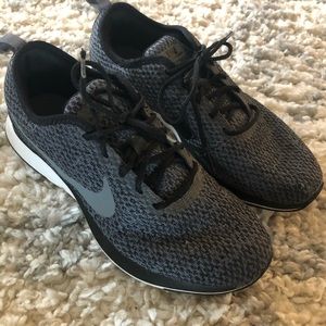 Nike Youth Sneaker - 6Y